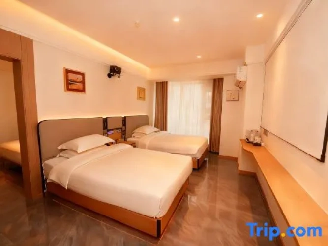 Standard Triple Family room