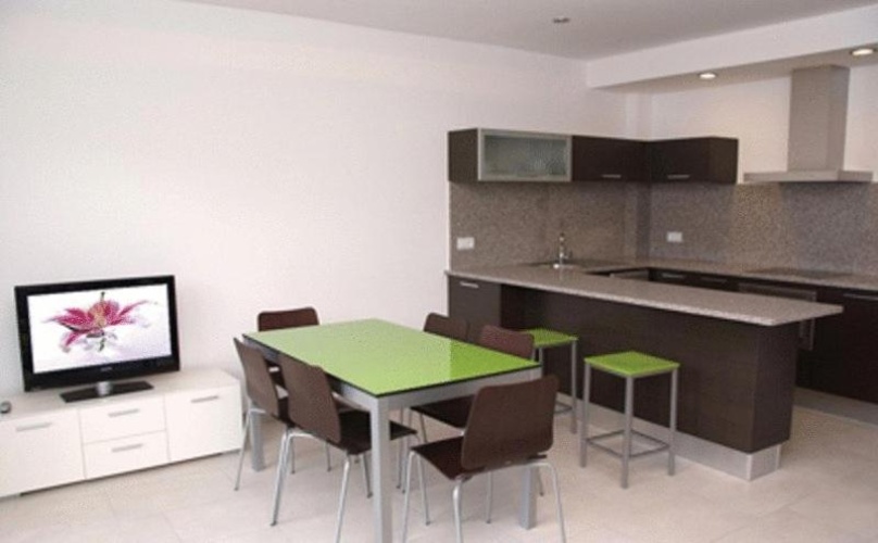 2 Bedrooms Apartment