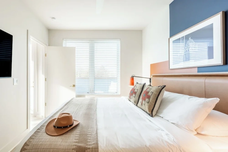 2 Bedrooms Apartment