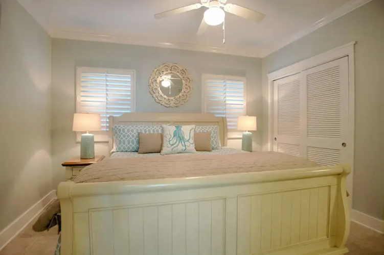 Waterscape B228 - 1 Br condo by RedAwning