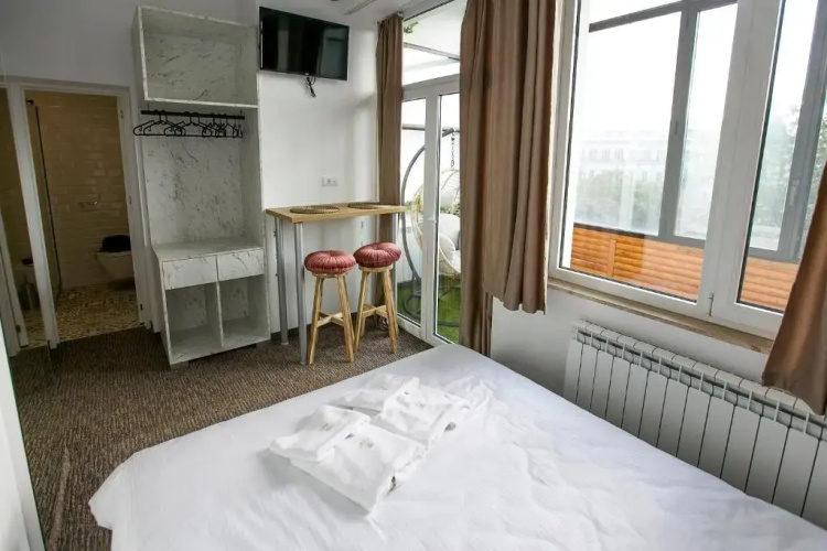 East & West Apartments