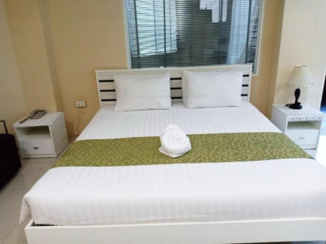 Suite with pool view