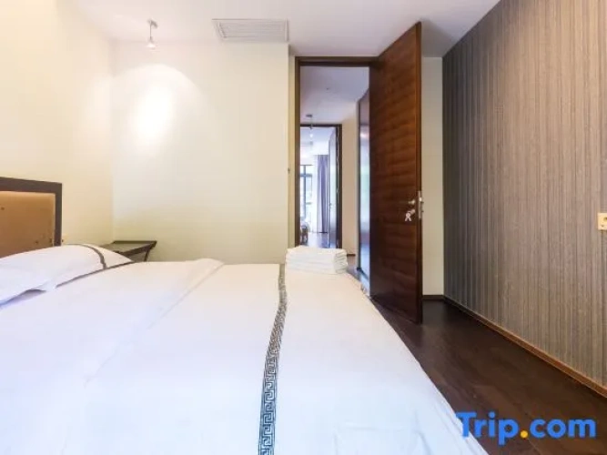 2 Bedrooms Triple Suite with garden view