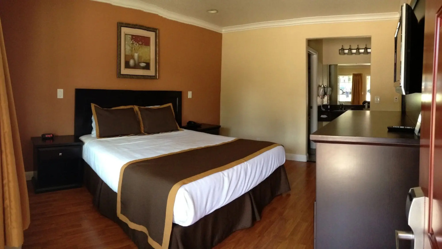 Monterey Surf Inn