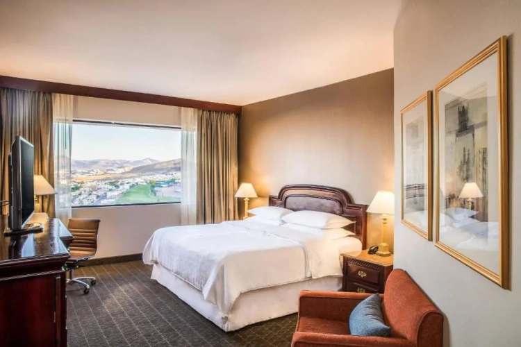 Guest Double Club lounge access room with mountain view