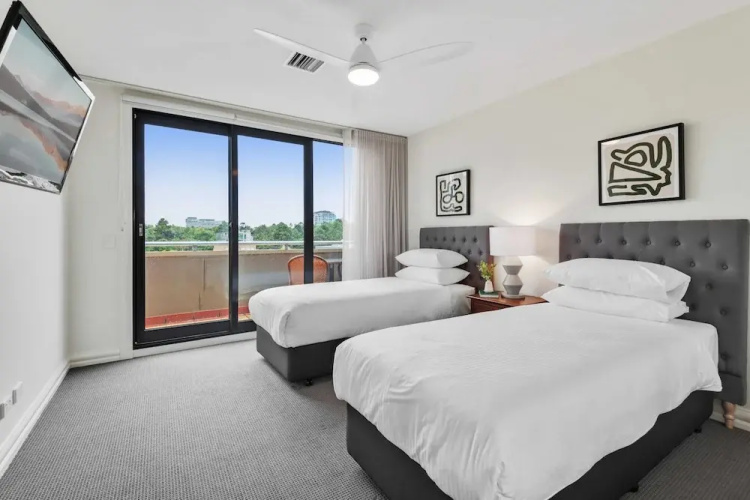 Spacious 3-bed Apartment by the MCG