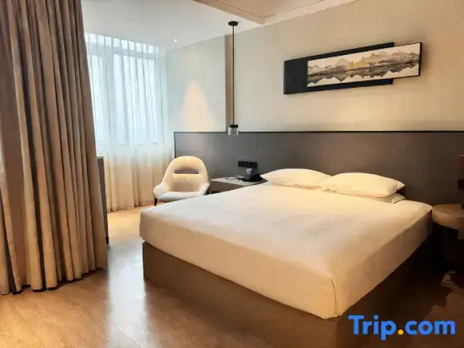 Standard Double room with city view