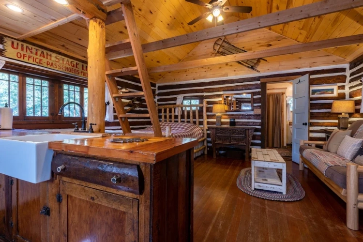 Deluxe Studio