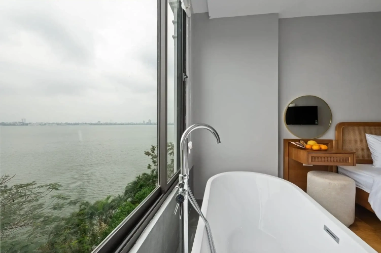 Premium Suite with lake view