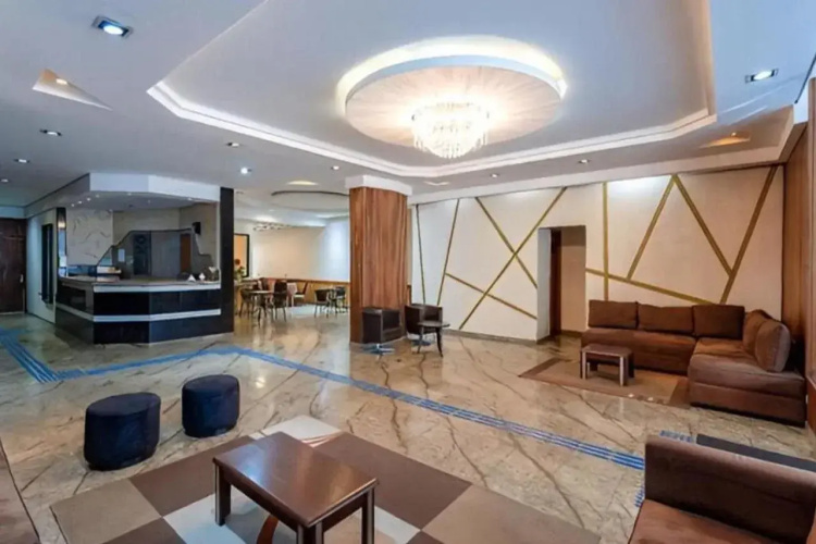 Carillon Plaza Hotel