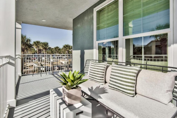 3 Bedrooms Apartment