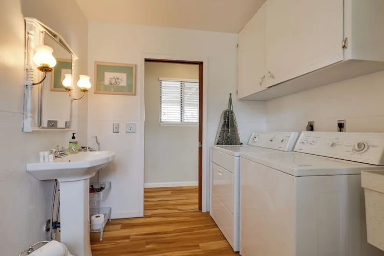 Walk to Downtown: Eclectic Murphys Home w/ Decks!
