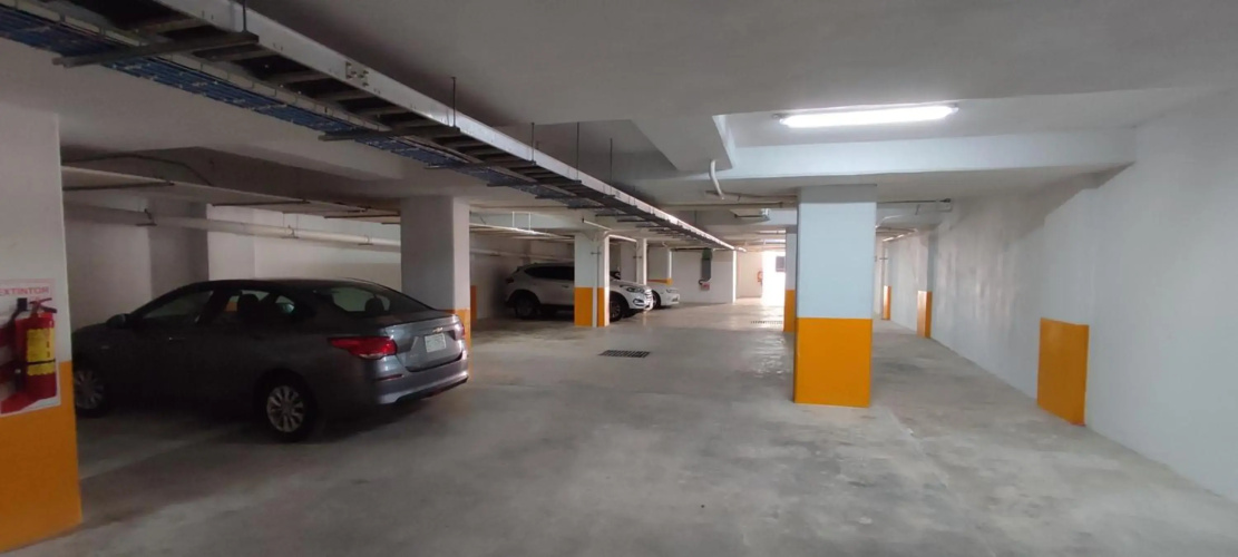 Menesse mitdtown2 , AVE 25TH
