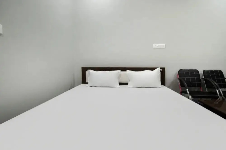 Hotel Sapphire Palace 2 by OYO Rooms
