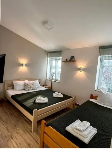 Sereni̇ta Stone House