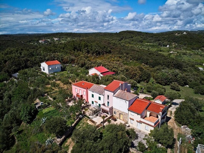 3 Bedrooms Cottage
