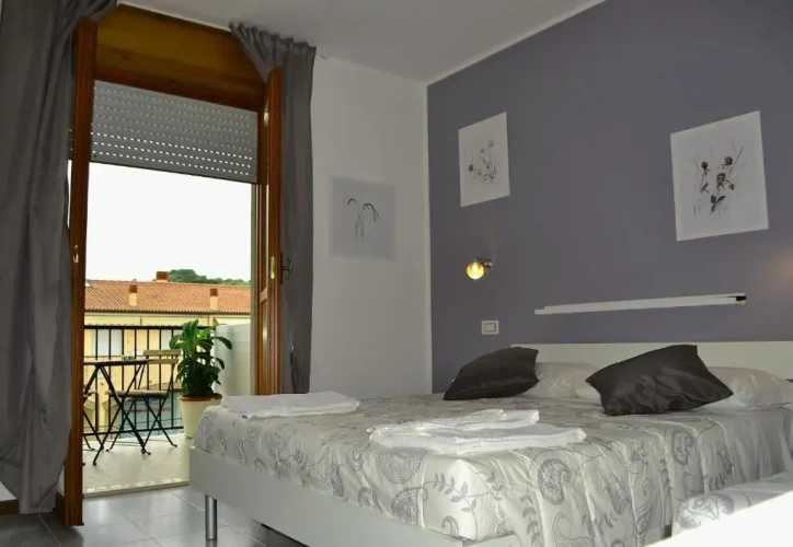 Standard Triple room with balcony