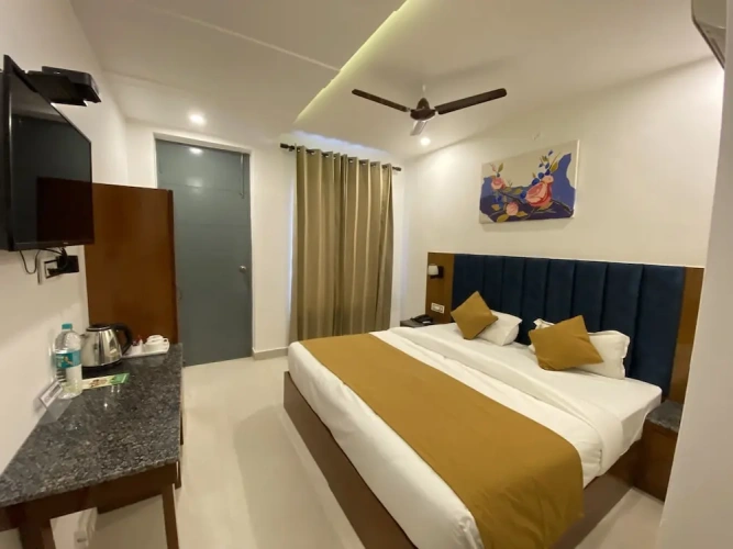 Deluxe Double room with balcony and with mountain view