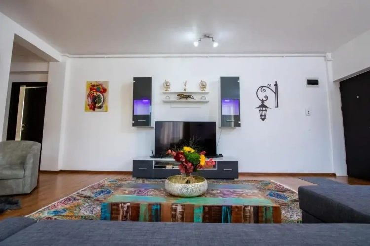 3 Bedrooms Apartment