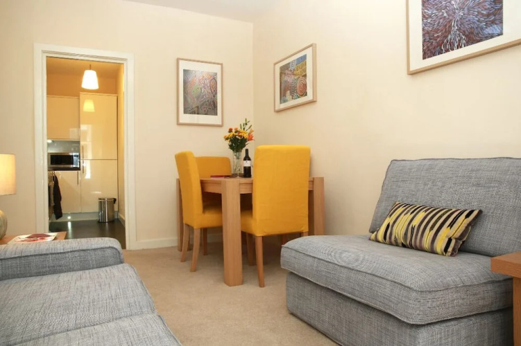 1 bed flat off Royal Mile