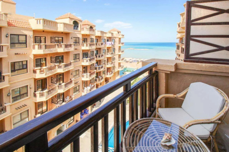 Beautiful studio with sea view and pool view