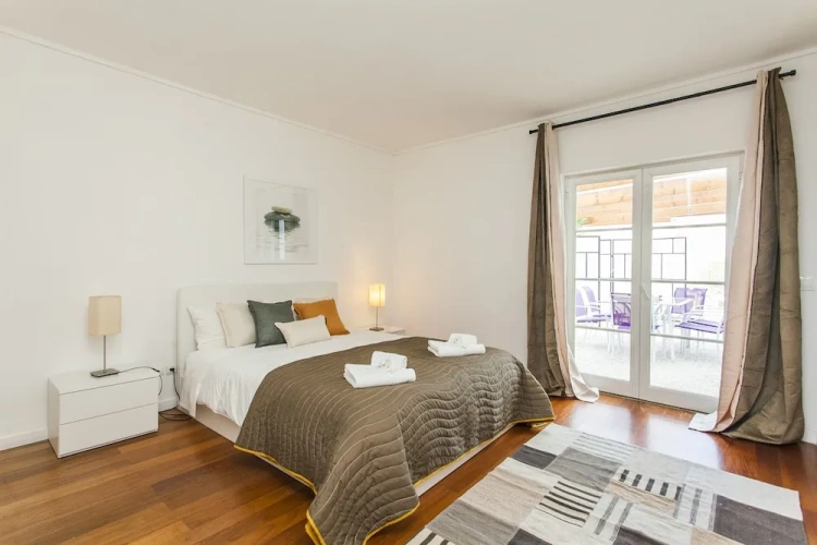 3 Bedrooms Apartment