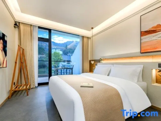 Standard Double room with view