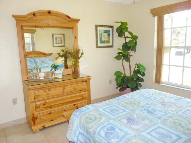 Pet-friendly Waterfront With Pool and Steps to Beach