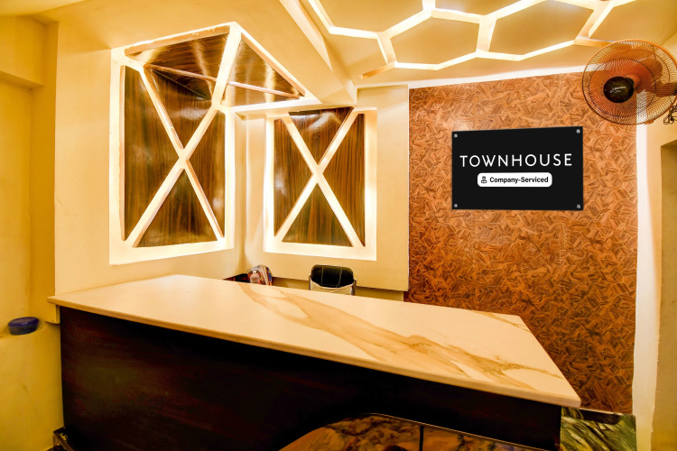 Super OYO Townhouse Varanasi Railway Junction