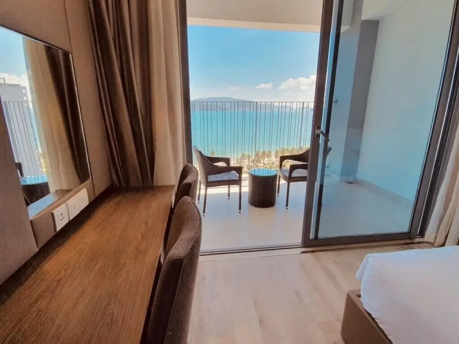 Studio with balcony and with sea view