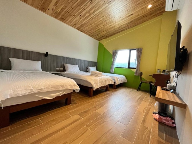 Standard Triple room