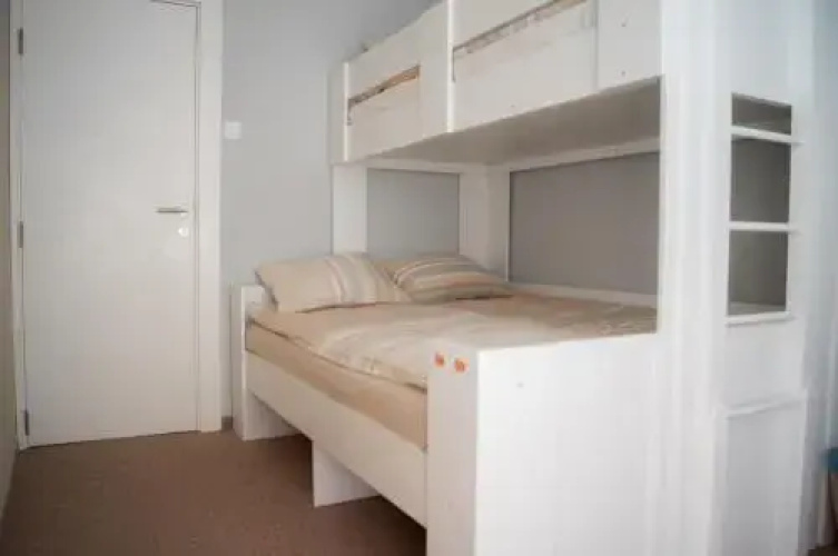 Play Hostel
