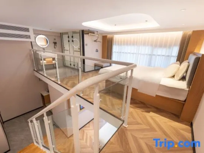 Deluxe Duplex Suite