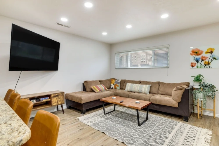 2 Bedrooms Apartment