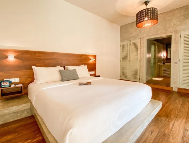 Deluxe Double room with balcony and with courtyard view