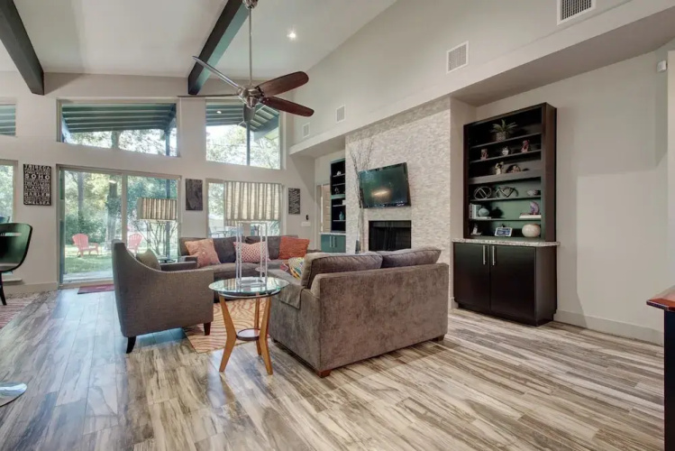 3BR Tree Shaded Home in Austin by RedAwning