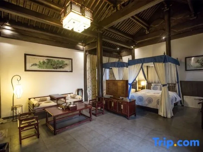 Standard Twin room with courtyard view