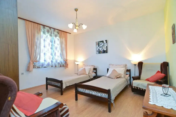 Apartment 1817