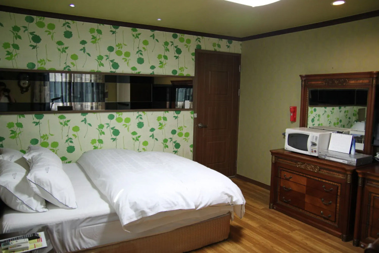 Western Hotel Over view