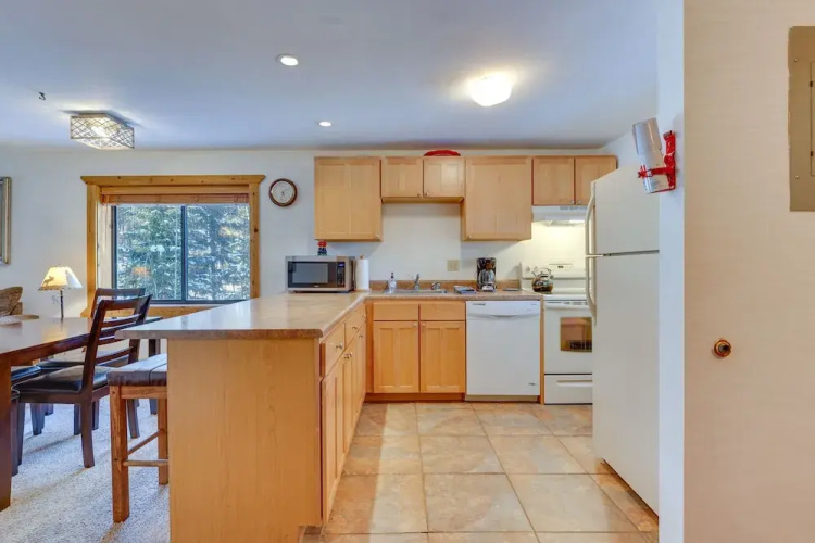 Winter Park Condo w/ Pool ~ 3 Mi to Ski Resort