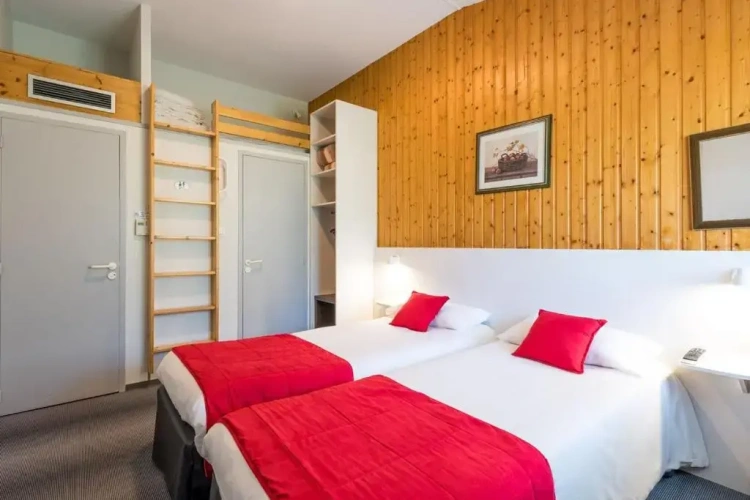 Standard Triple room
