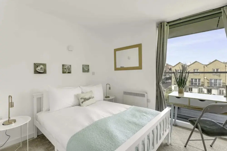 Gorgeous Mile End Flat