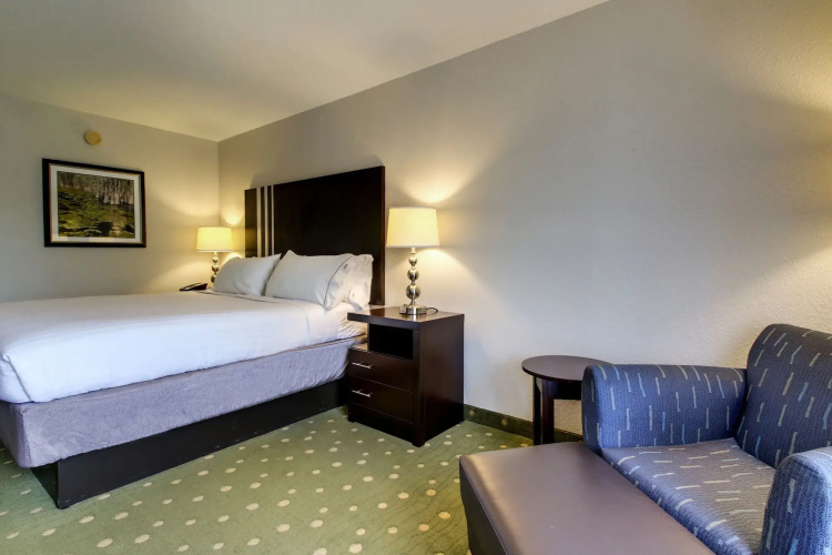 Holiday Inn Express Suites Live Oak