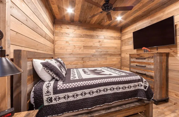 The Gathering Place 3 Bedroom Cabin by RedAwning