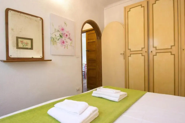 ALTIDO Charming House for 5 with Private Parking and Shared Pool