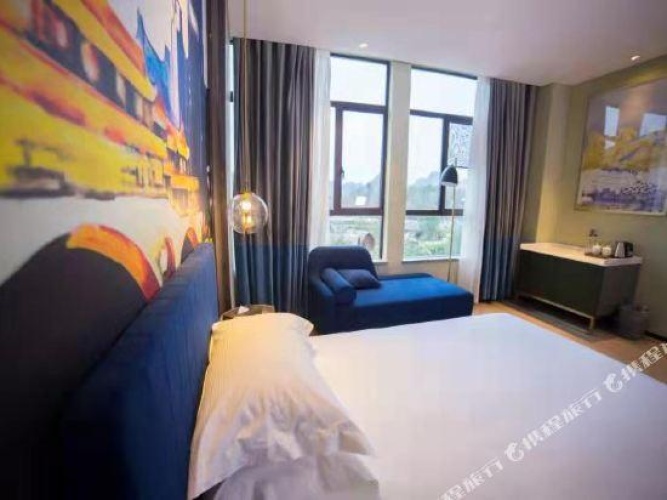 Standard Twin room with lake view