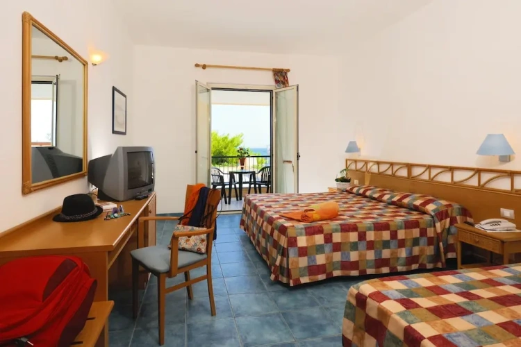 Standard Triple room with balcony