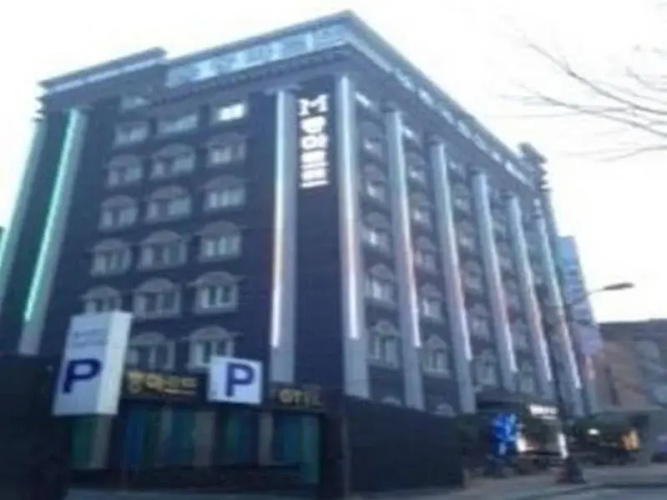Montmartre Motel