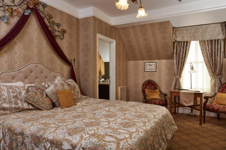 Queen Anne Hotel