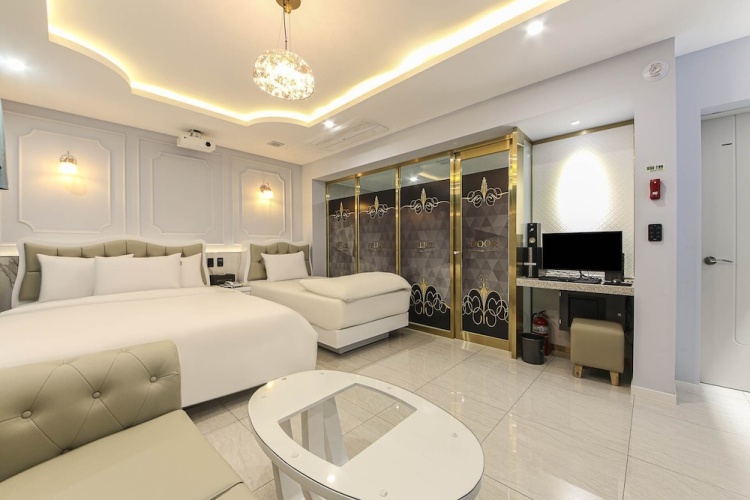 Royal Twin Suite
